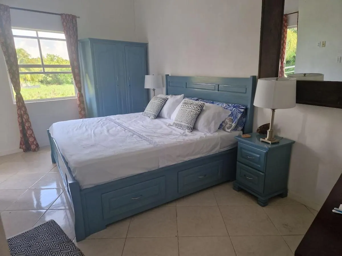 St James. Lantana 36 . Beautiful 2 Bed Apartment Saint James