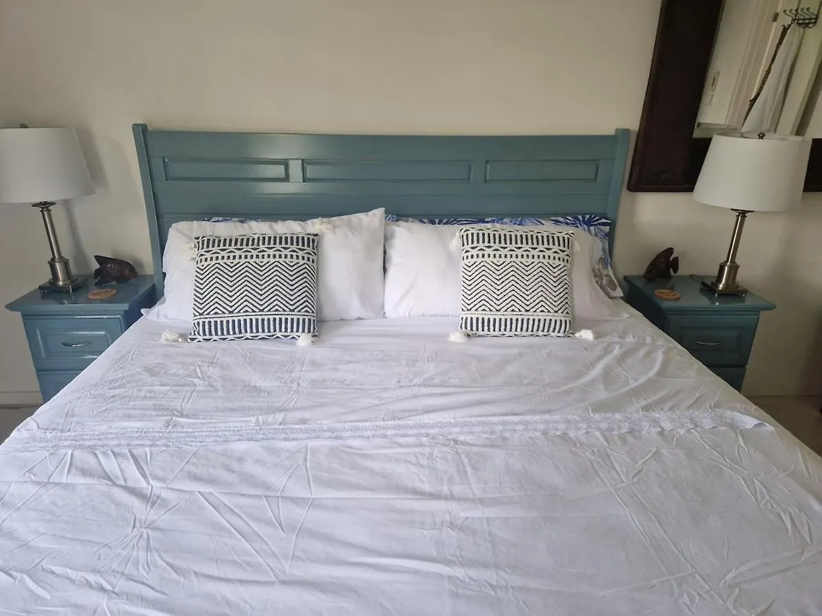St James. Lantana 36 . Beautiful 2 Bed Apartment Saint James