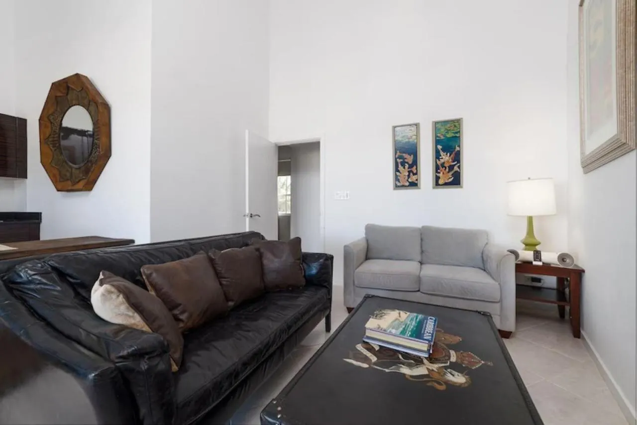 St James. Lantana 36 . Beautiful 2 Bed Apartment Saint James