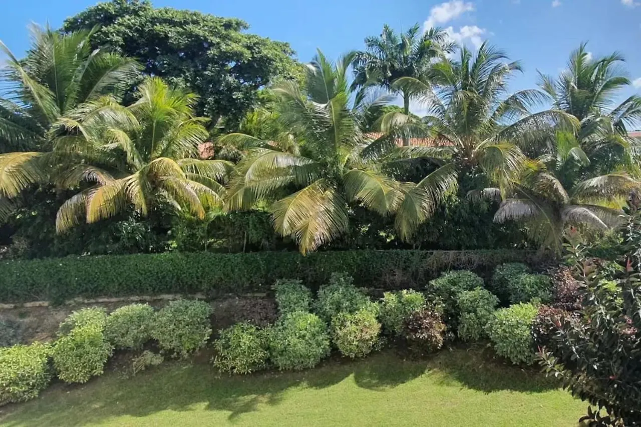 St James. Lantana 36 . Beautiful 2 Bed Apartment Saint James