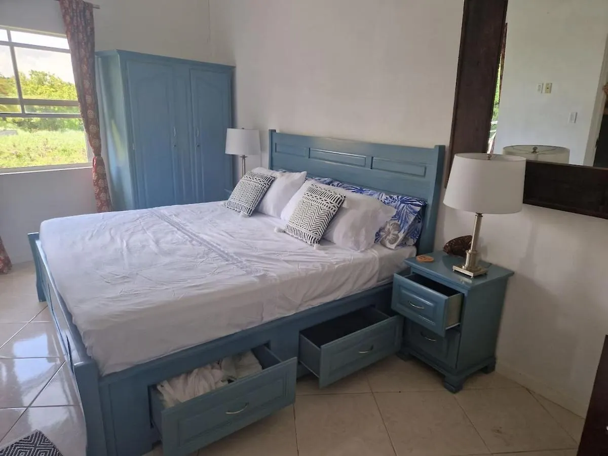 St James. Lantana 36 . Beautiful 2 Bed Apartment Saint James