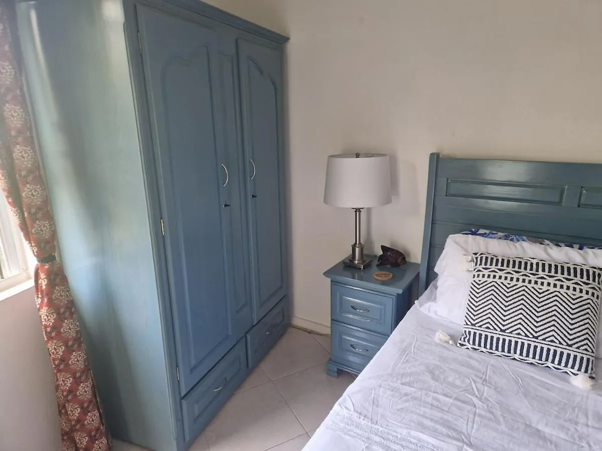 St James. Lantana 36 . Beautiful 2 Bed Apartment Saint James