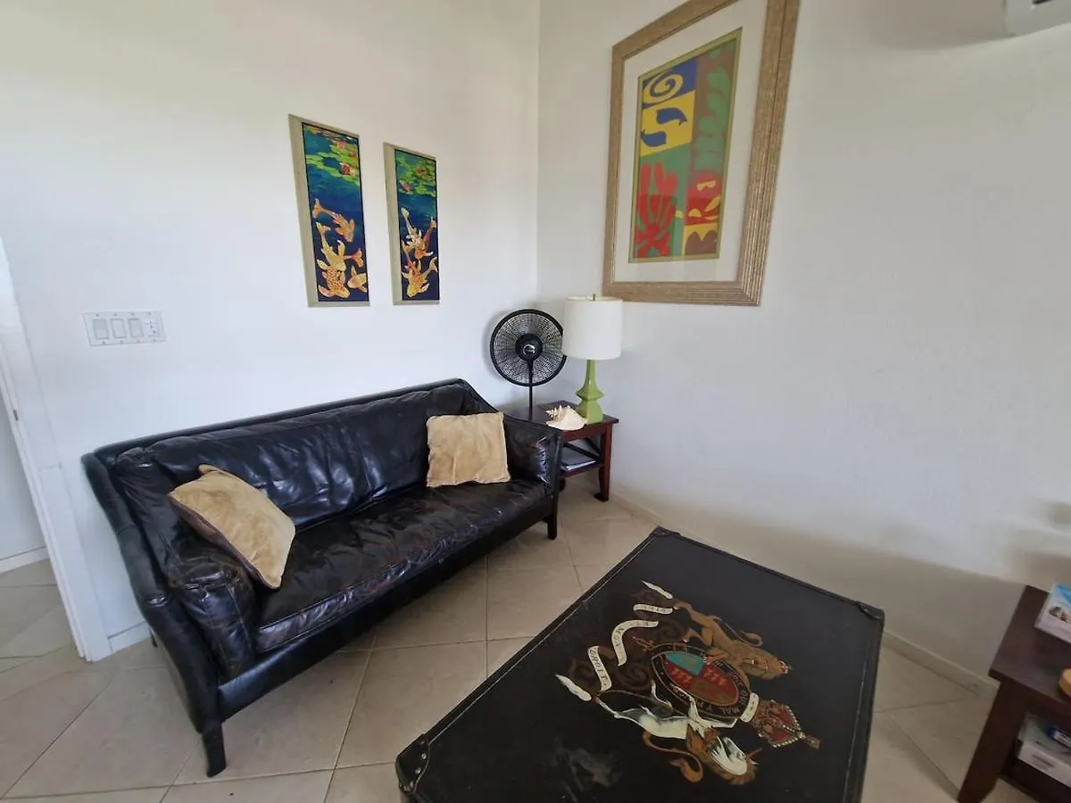 St James. Lantana 36 . Beautiful 2 Bed Apartment Saint James